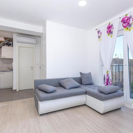 Gorgeous Apartment In Omis With Kitchen Exterior foto