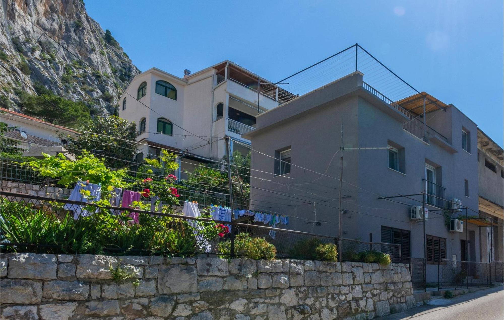 Gorgeous Apartment In Omis With Kitchen Exterior foto