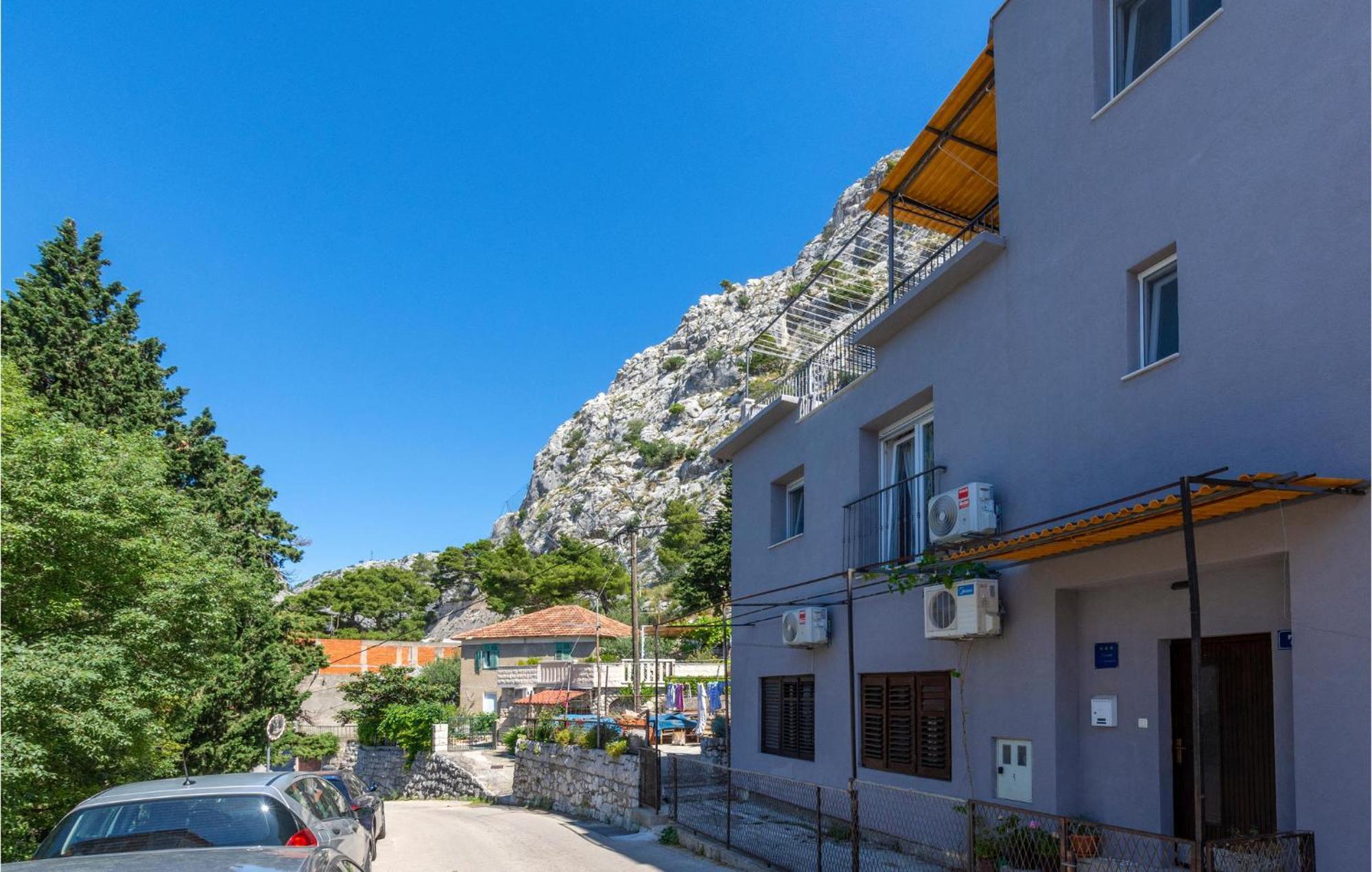 Gorgeous Apartment In Omis With Kitchen Exterior foto