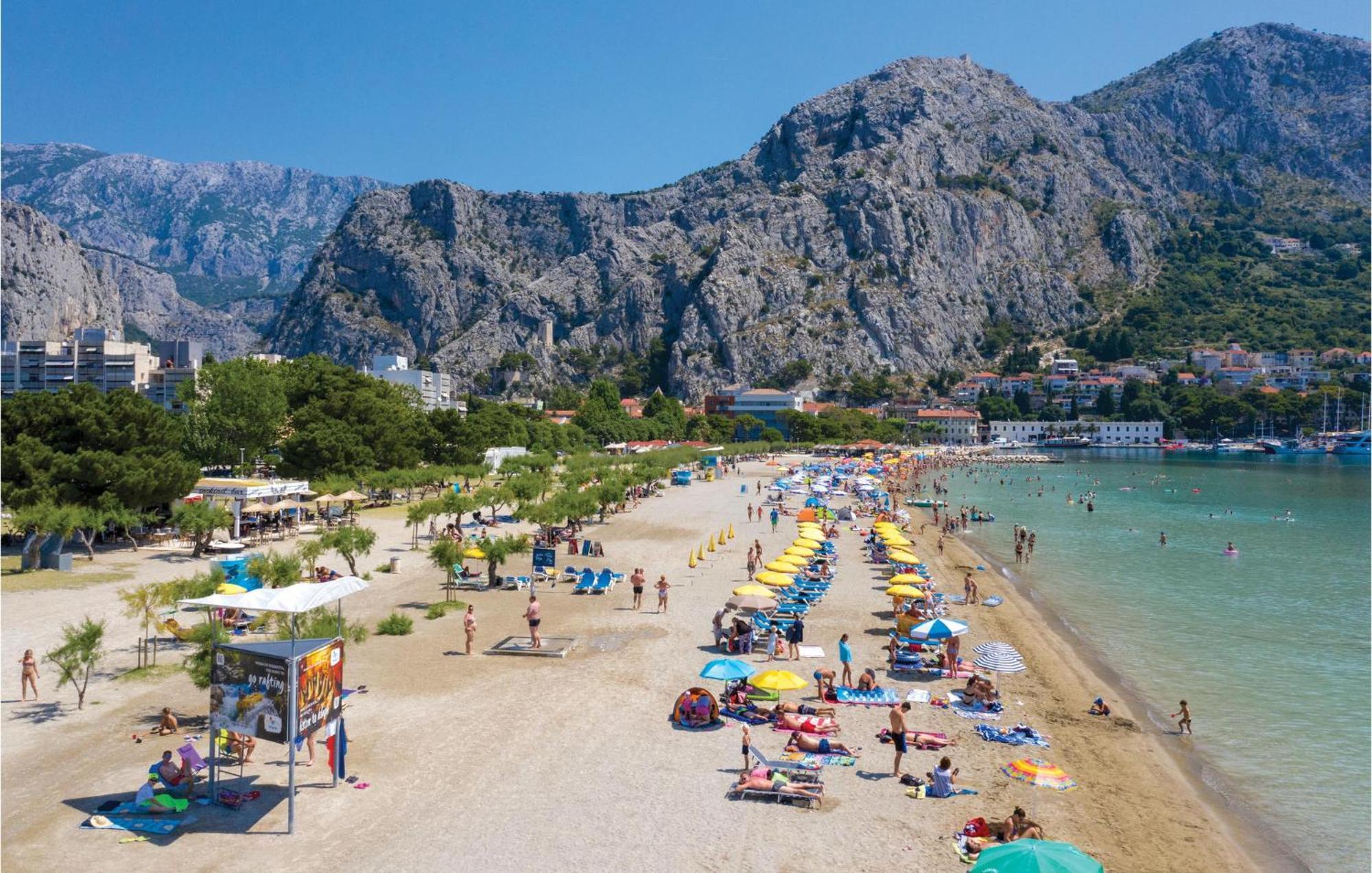 Gorgeous Apartment In Omis With Kitchen Exterior foto